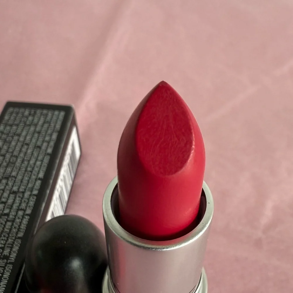 New in Box Mac Retro Matte Lipstick in 701 “All Fired Up” a Bright Fuchsia Matte - Picture 10 of 11